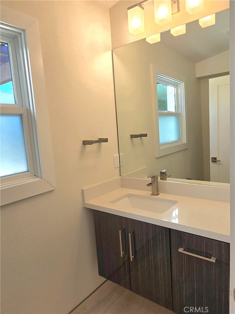 241 E 19th Street Property Photo 20