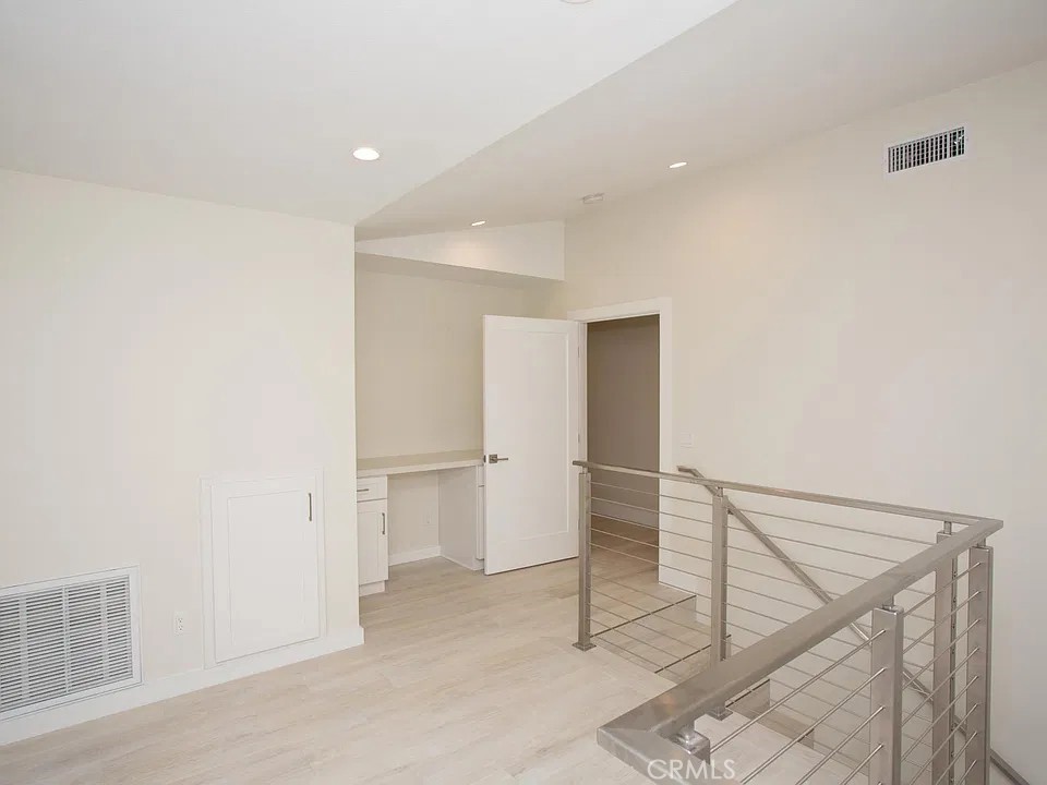 241 E 19th Street Property Photo 23