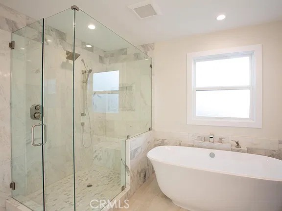 241 E 19th Street Property Photo 28
