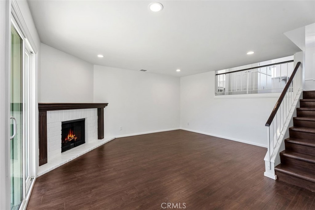 428 W 1st Street Property Photo 5