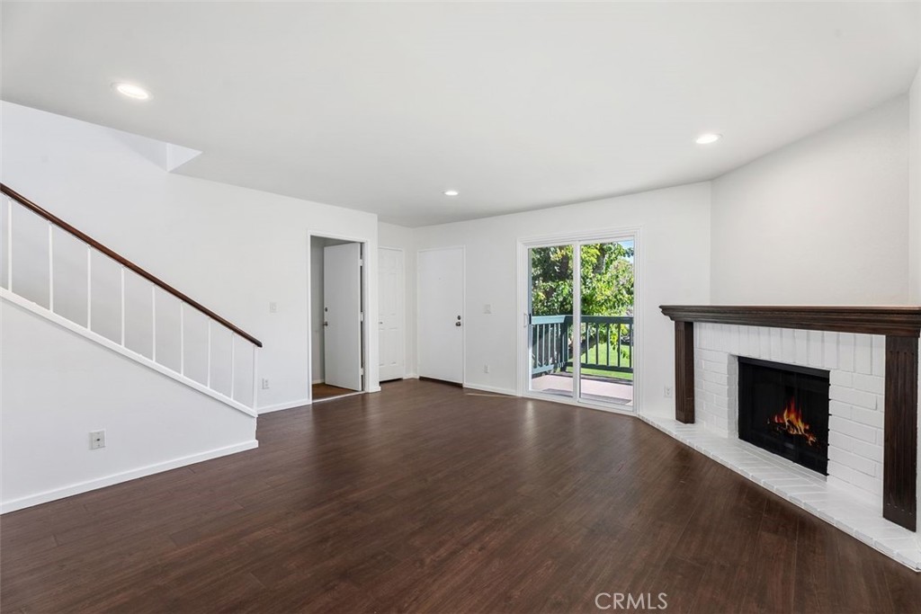 428 W 1st Street Property Photo 7