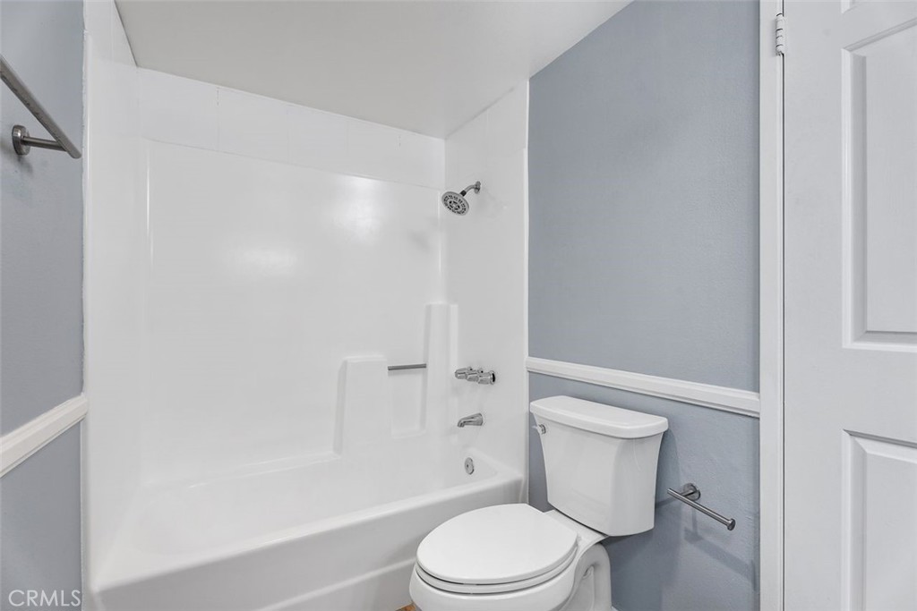 428 W 1st Street Property Photo 25