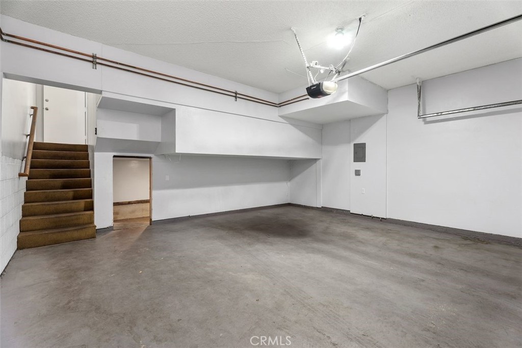 428 W 1st Street Property Photo 26