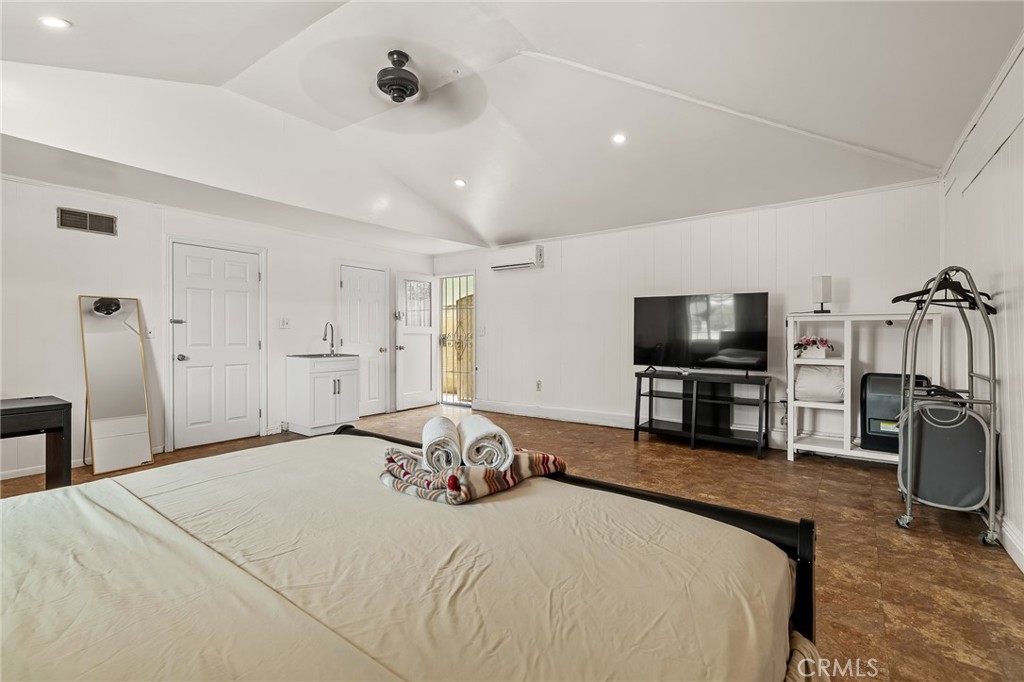 913 S Laurel Property Photo 25