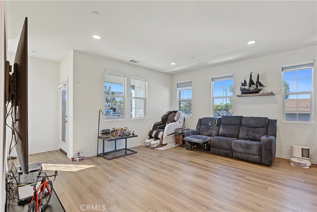 8881 Orangethorpe Property Photo 10