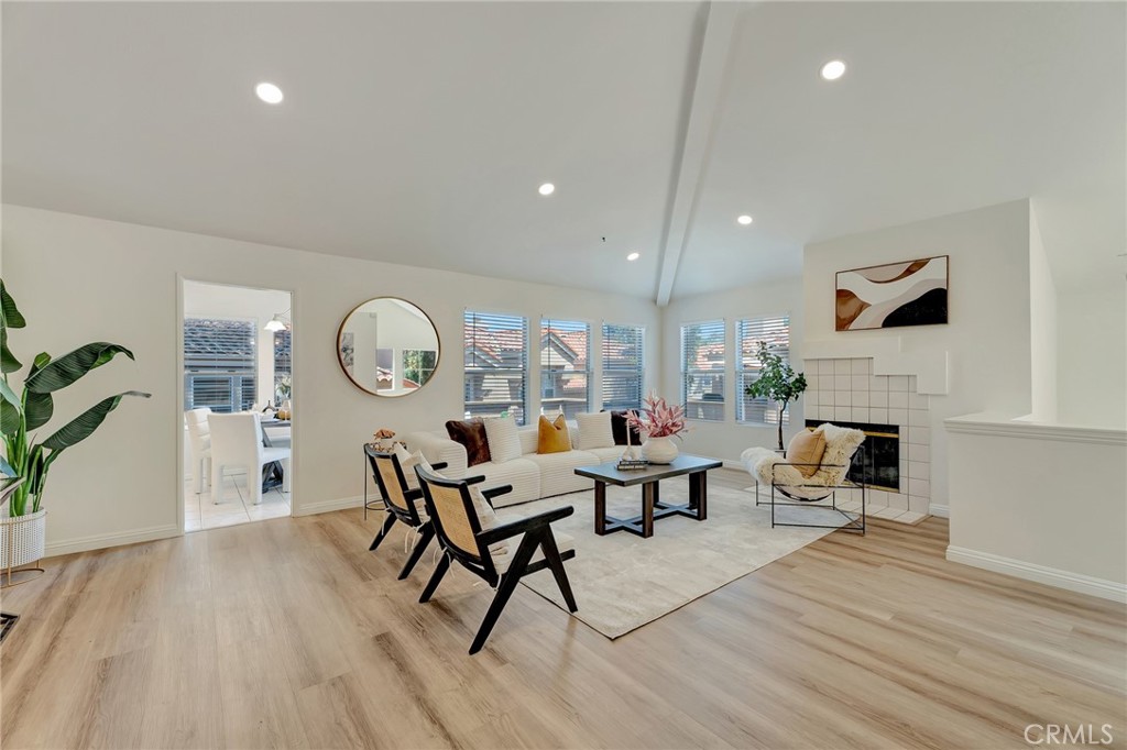 34 Magellan Aisle Property Photo 3