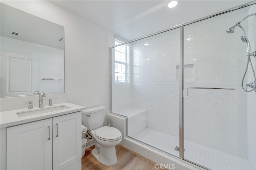 1092 W North Property Photo 7