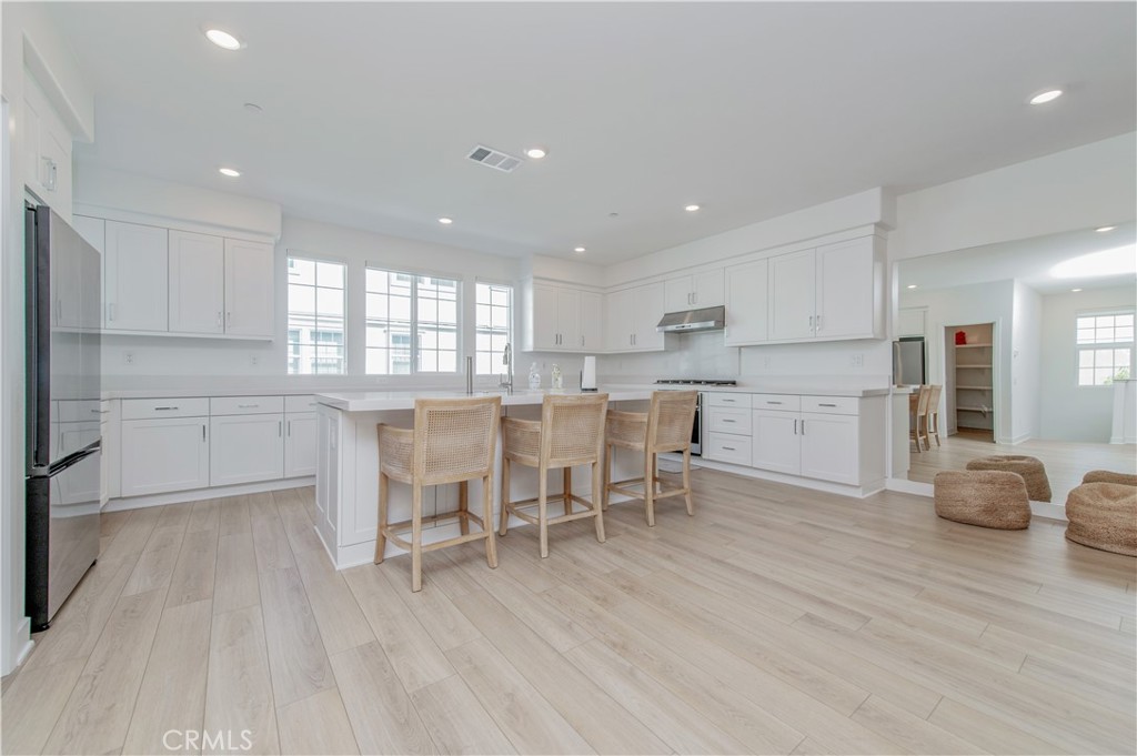 1092 W North Property Photo 10