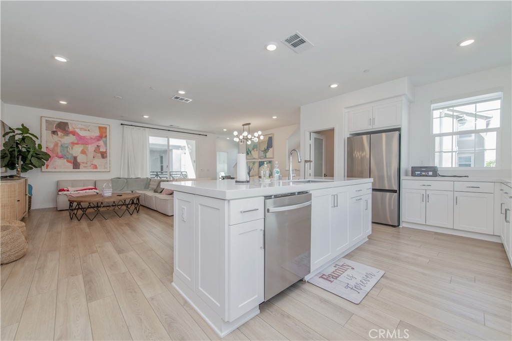 1092 W North Property Photo 14