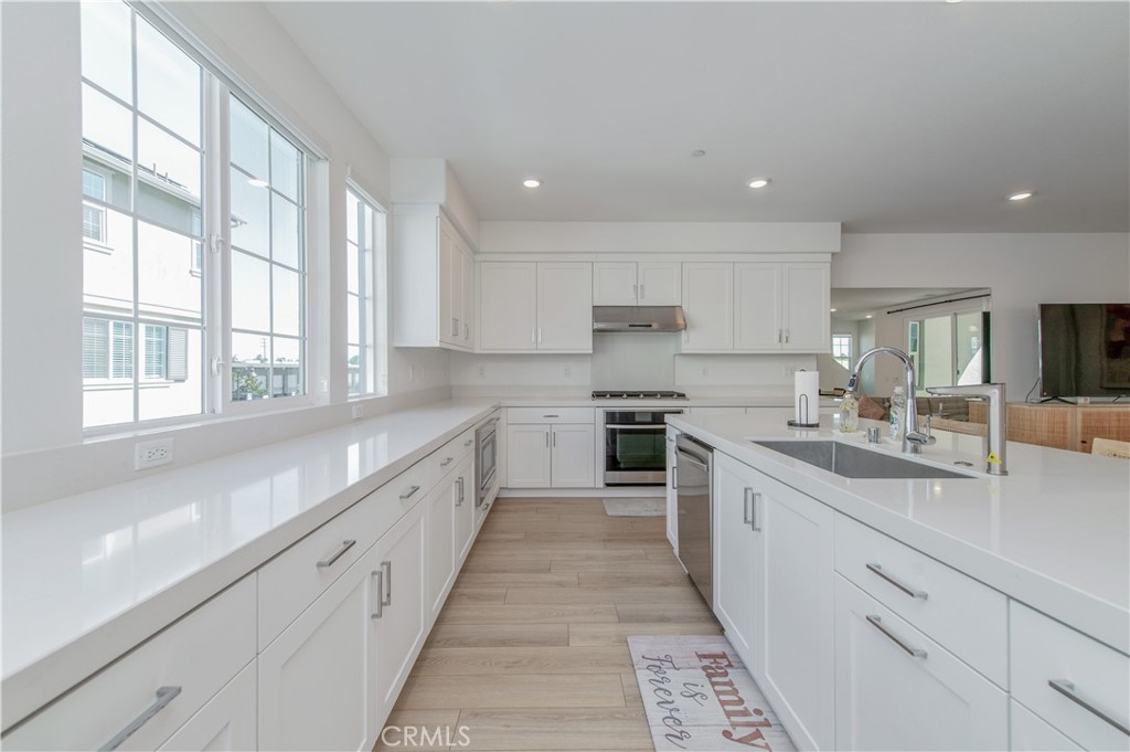 1092 W North Property Photo 16