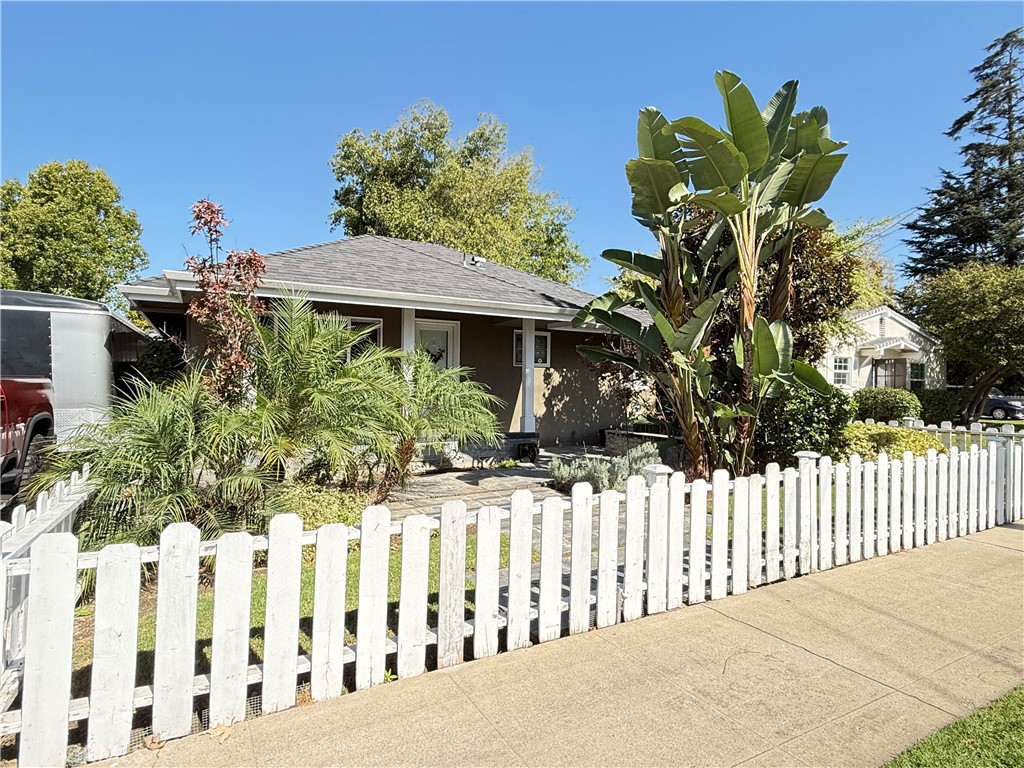 623 E Almond Property Photo 1