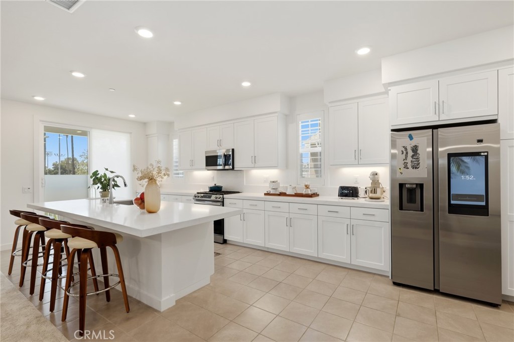 175 W La Palma Avenue 6 Property Photo 1