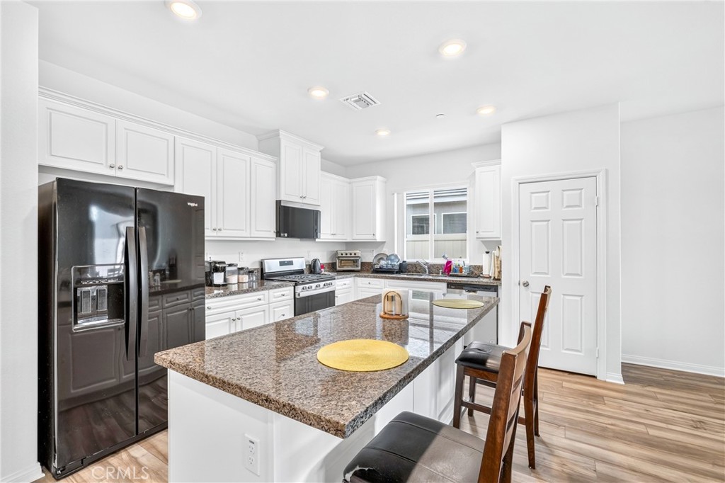 30775 Southend Property Photo 6