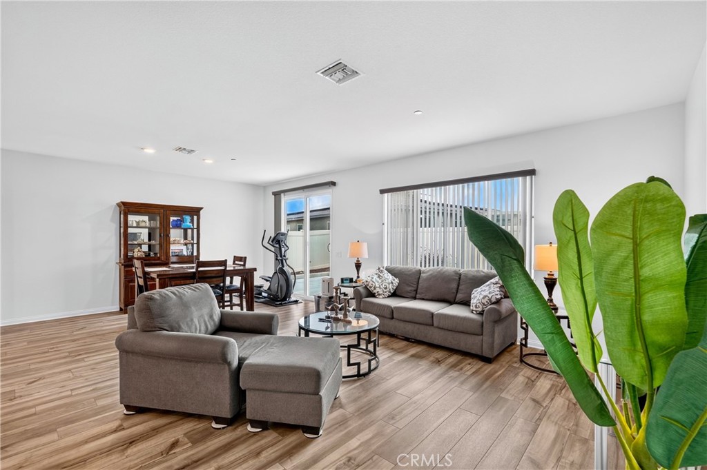 30775 Southend Property Photo 11