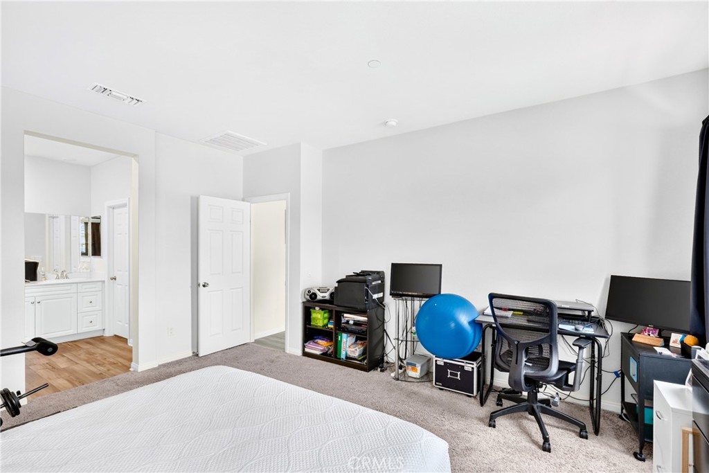 30775 Southend Property Photo 22