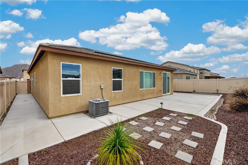 30775 Southend Property Photo 27