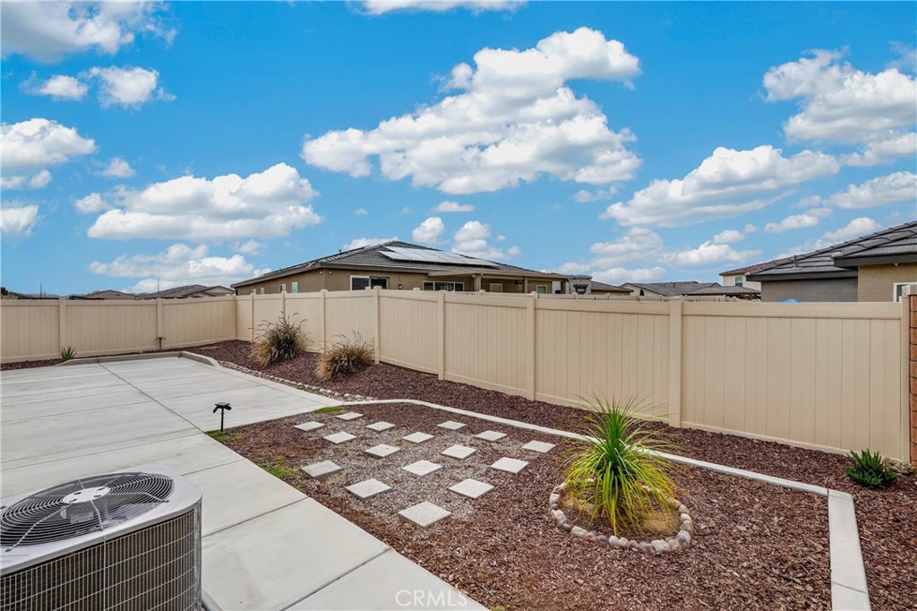30775 Southend Property Photo 28