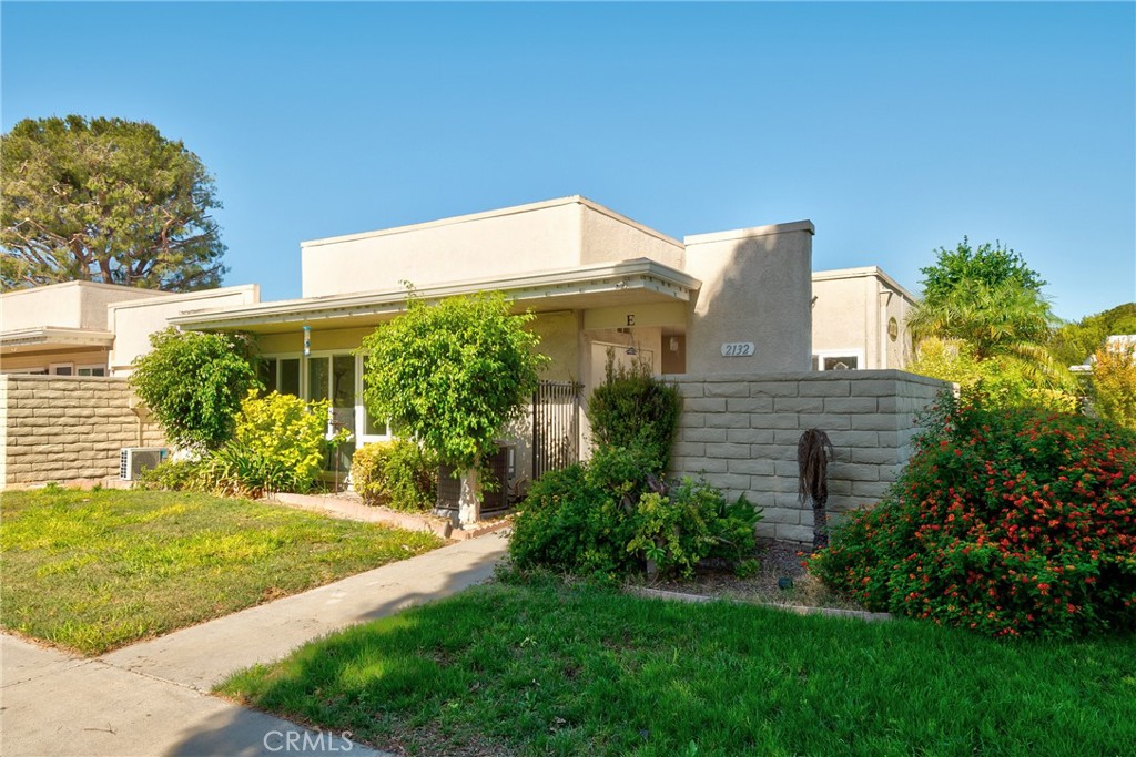 2132 Via Puerta E Property Photo 2