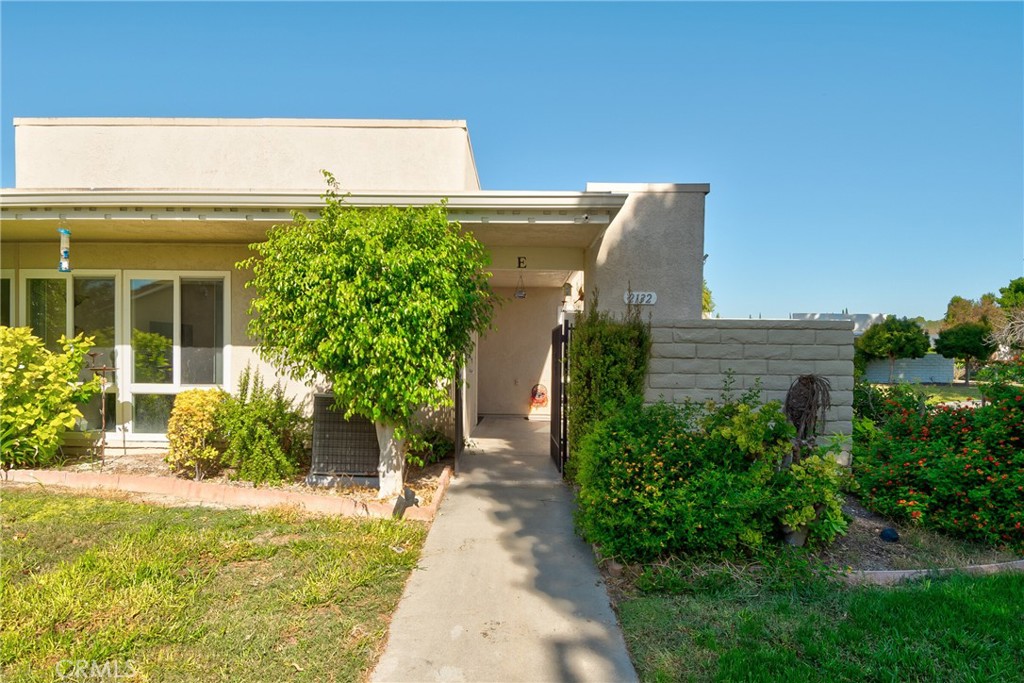 2132 Via Puerta E Property Photo 3