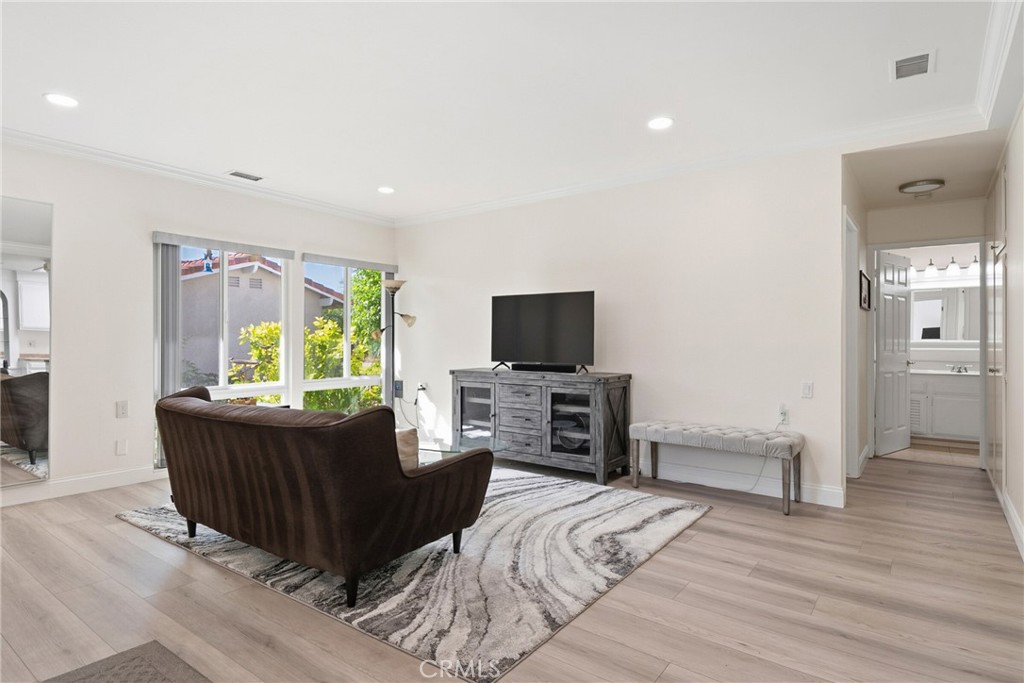 2132 Via Puerta E Property Photo 7