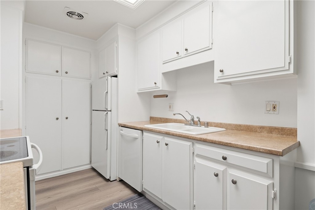 2132 Via Puerta E Property Photo 13