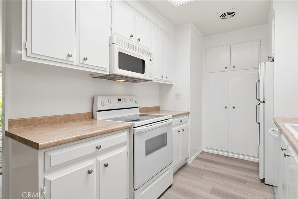 2132 Via Puerta E Property Photo 14