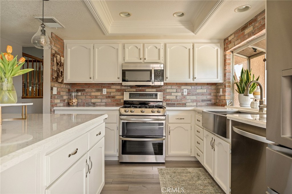 11825 Avalon Avenue Property Photo 3