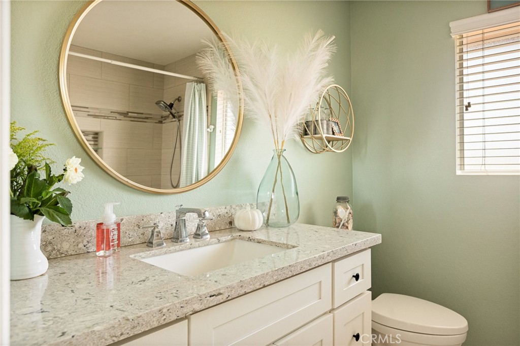 11825 Avalon Avenue Property Photo 4