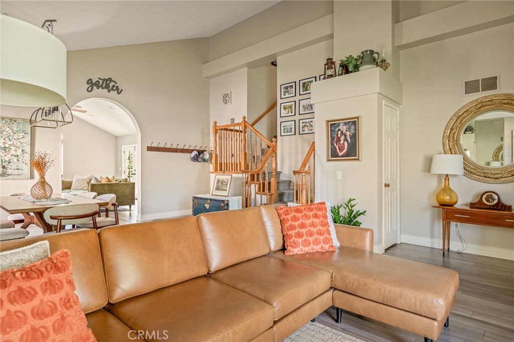 11825 Avalon Avenue Property Photo 8