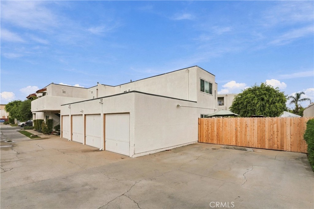18902 Valley Property Photo 4