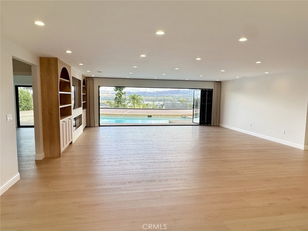 5219 E Gatewood Property Photo 1
