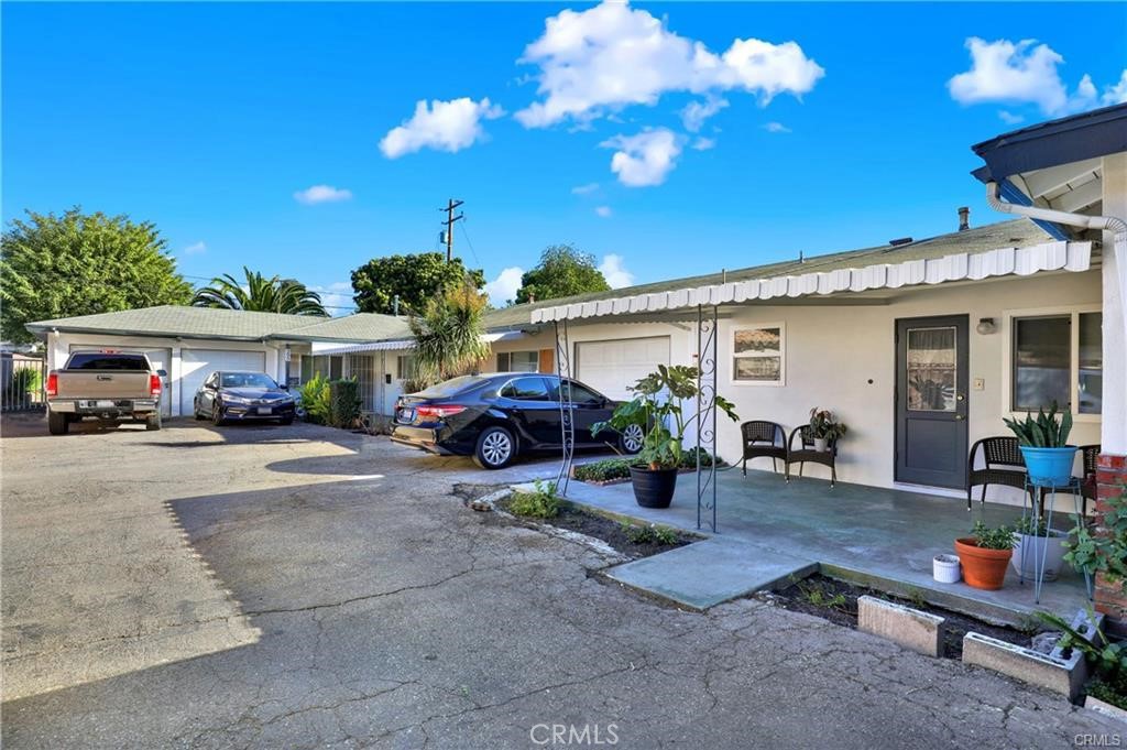 291 W Artesia Street Property Photo 5