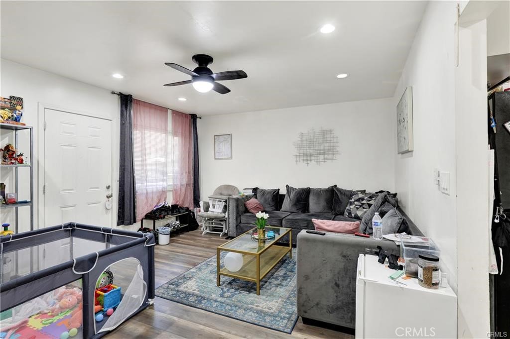 291 W Artesia Street Property Photo 16