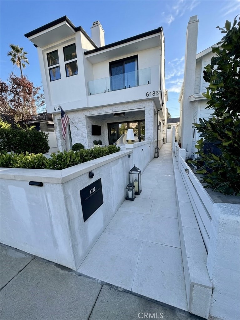 618 Marguerite Avenue B Property Photo 1