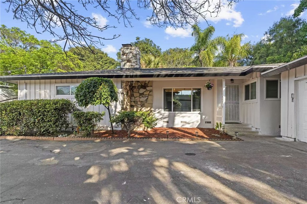 26242 Oak St Property Photo 2