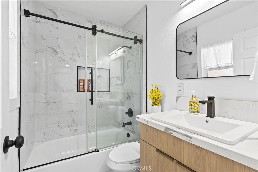 26242 Oak St Property Photo 8