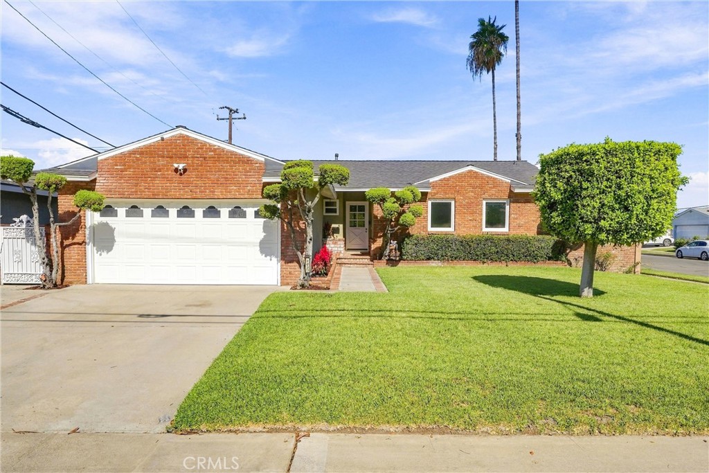 2027 W Orange Property Photo 1