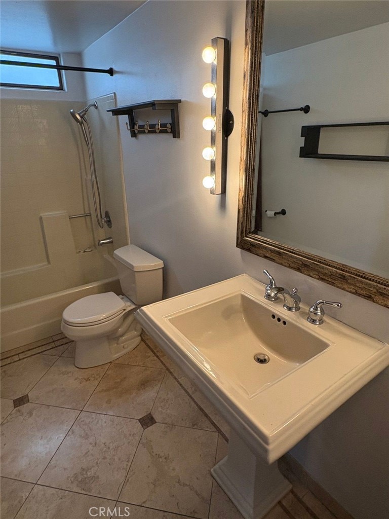 1111 Alabama Property Photo 19