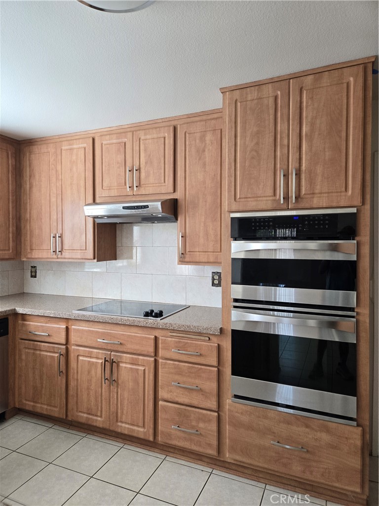 22712 Foxborough Property Photo 3