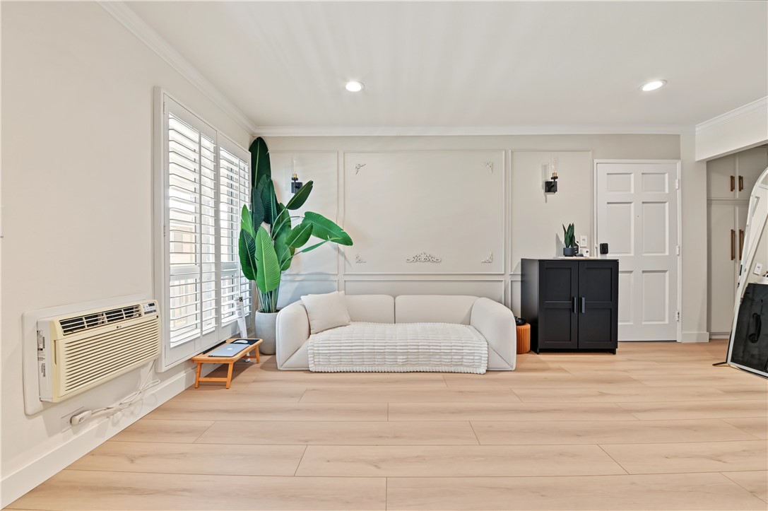 660 S Glassell Property Photo 6