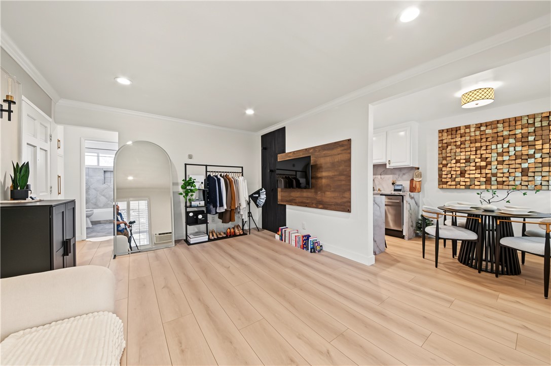 660 S Glassell Property Photo 19