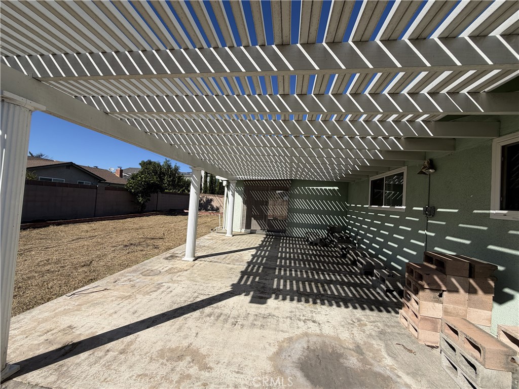 17391 Elm Property Photo 3