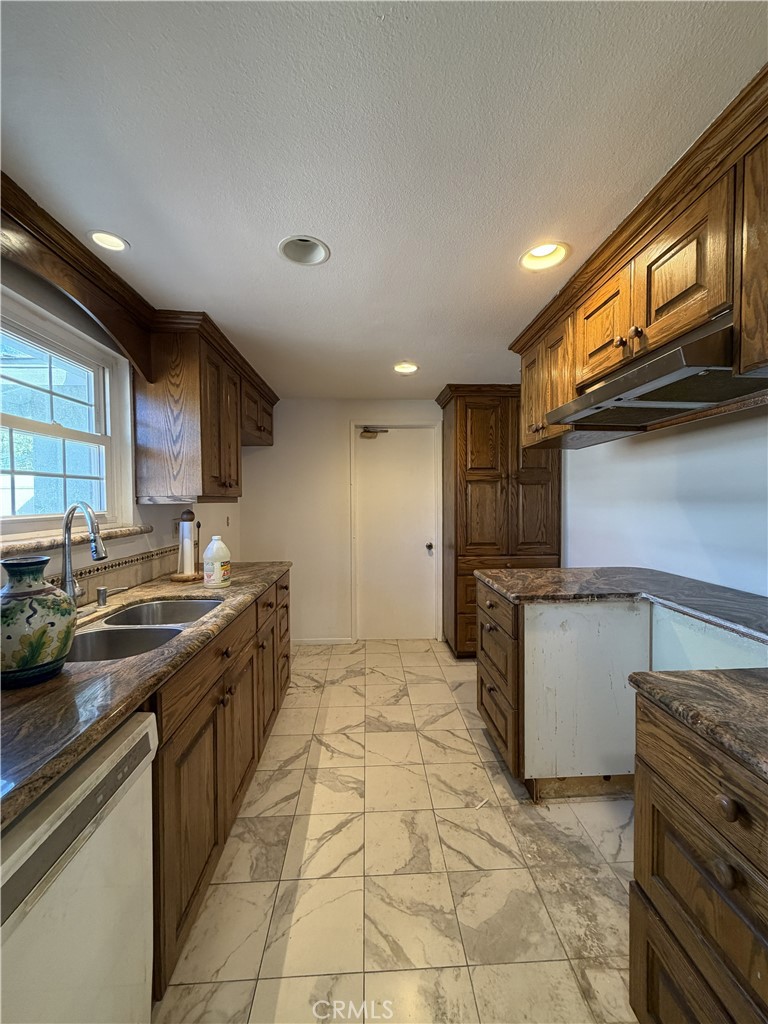 17391 Elm Property Photo 9