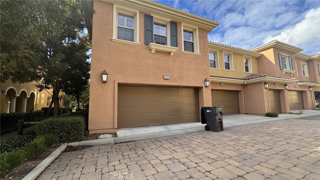 194 Guinevere Property Photo 1
