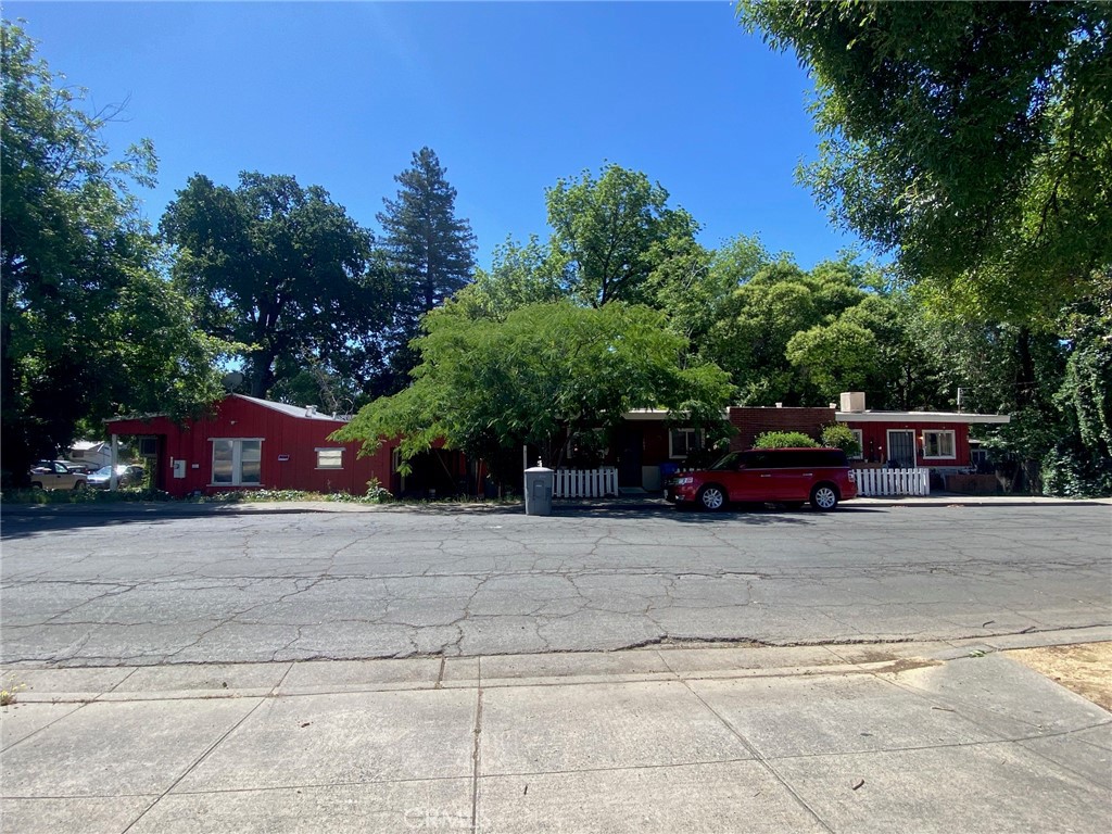 1724 Oak Street Property Photo 1