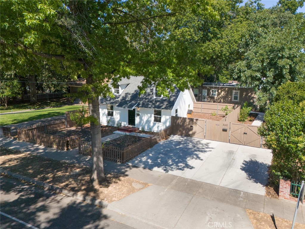 358 E 12th Street Property Photo 2