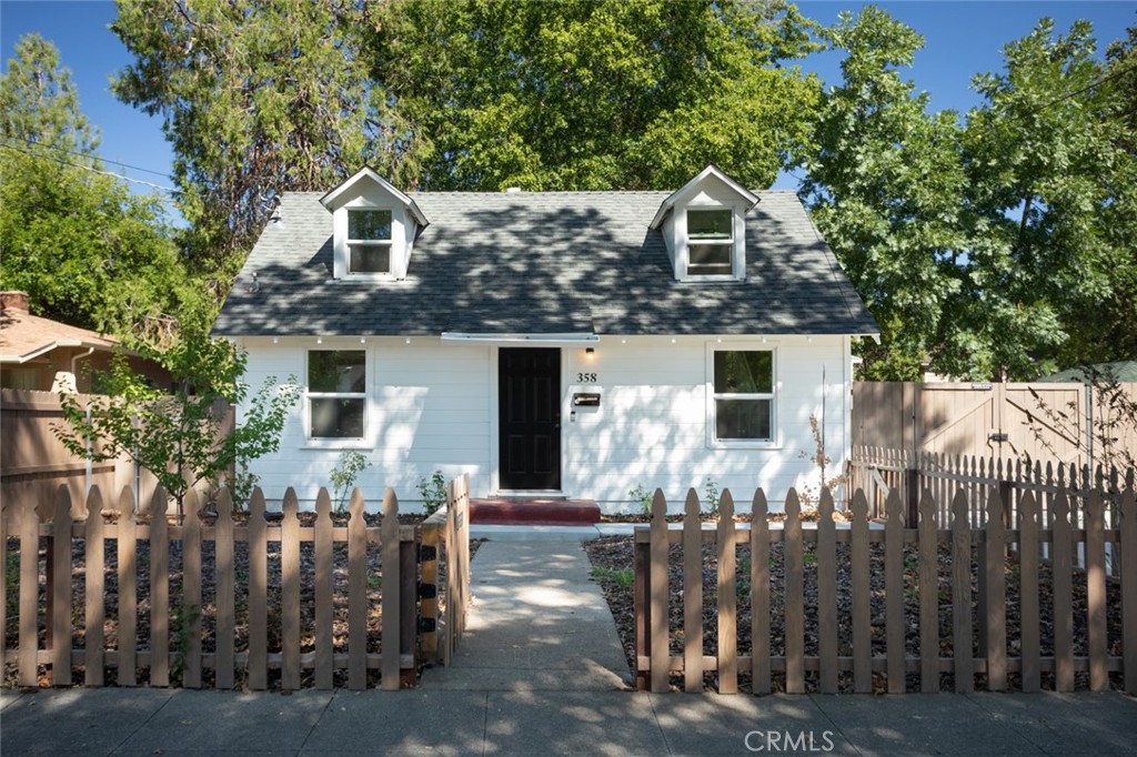 358 E 12th Street Property Photo 5