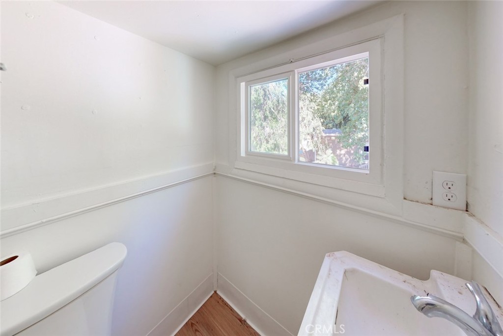 358 E 12th Street Property Photo 28