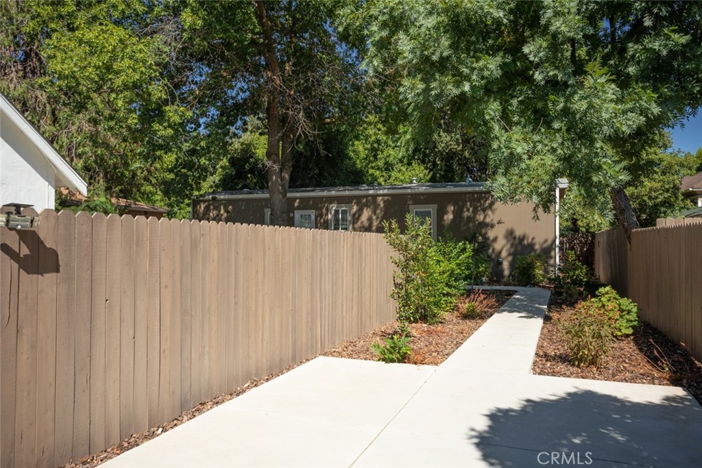 358 E 12th Street Property Photo 40