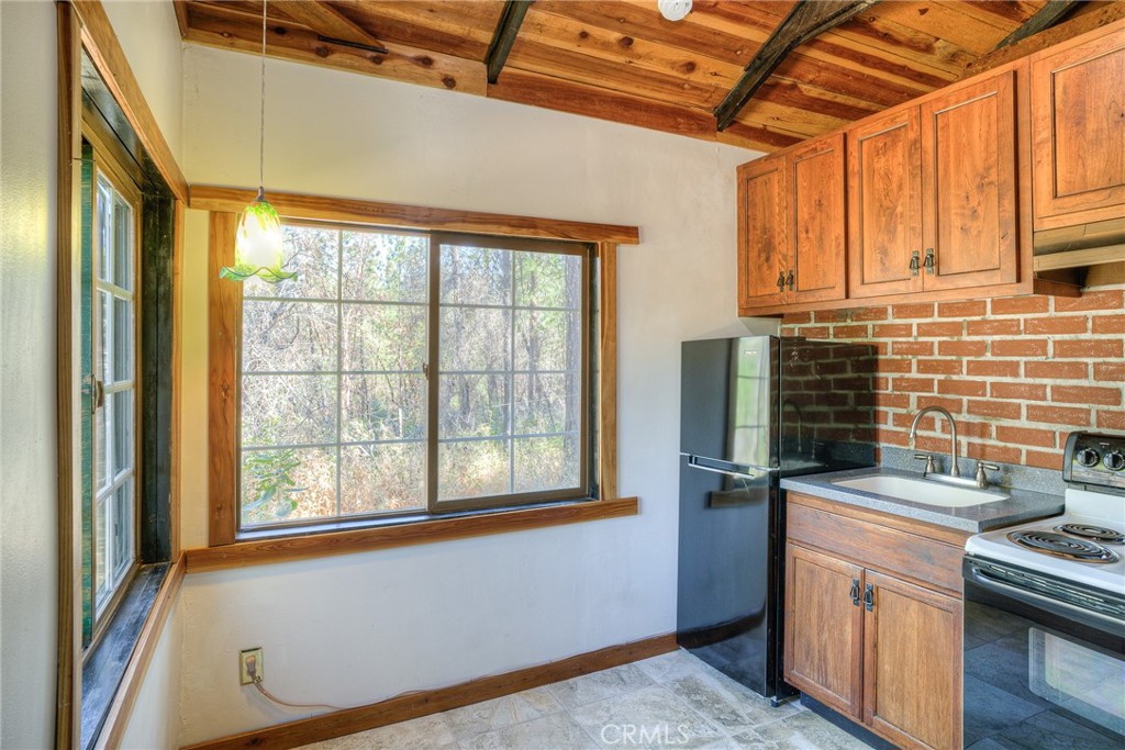 110 Black Bear Road Property Photo 12